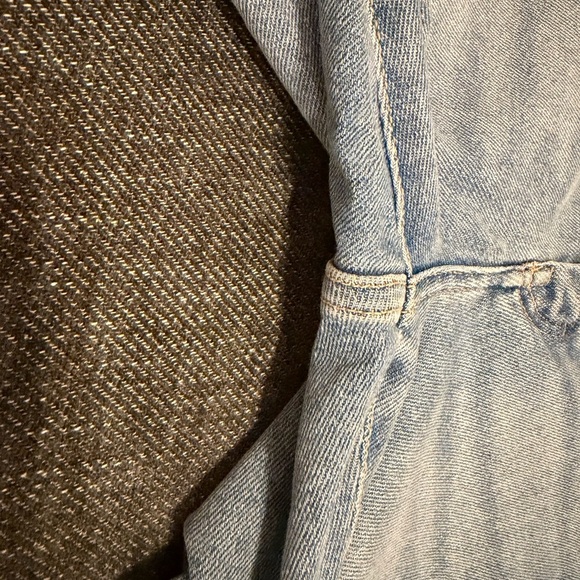 ZARA Women's Light Wash Distressed Frayed Hem Cropped Denim Jeans Size 4 US - Picture 4 of 5